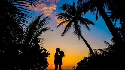 Rachel (30) nam haar hele familie mee op huwelijksreis: 'Het bleek een enorme fout'