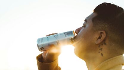Kijk uit met energydrink! Man kan niet meer lopen door zijn verslaving: hoe slecht is het drankje nou echt?