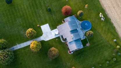 Zo krijg je een jaloersmakend groen gazon zonder groene vingers