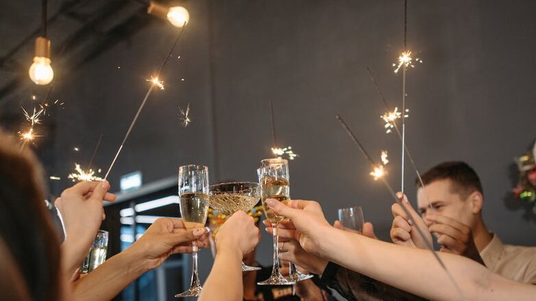 De ultieme gids voor een spetterende nieuwjaarsborrel met vrienden