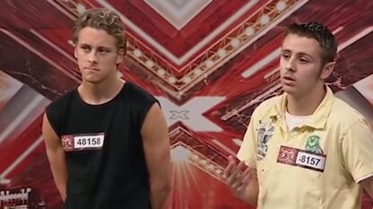 ZIEN: Dit duo uit deze ‘bizar slechte’ X Factor auditie maakt na 17 jaar hun comeback