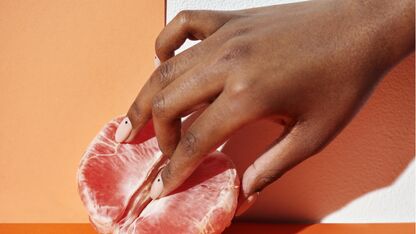 Naughty! Kellie (45) kijkt elke dag porno om een betere moeder te zijn