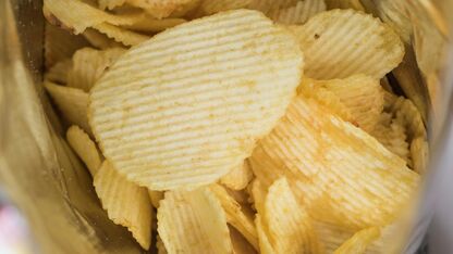 Snack attack: waarom we die zak chips tóch opentrekken en chocolade zo moeilijk kunnen weerstaan