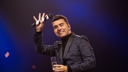 Jan Smit in ongemakkelijke situatie met buurvrouw: ‘Naakte vrouw in de voortuin’