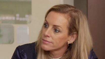 Ai! Deze uitspraak van Kopen Zonder Kijken-Roos valt compleet verkeerd: “Dan praat je wel anders…”