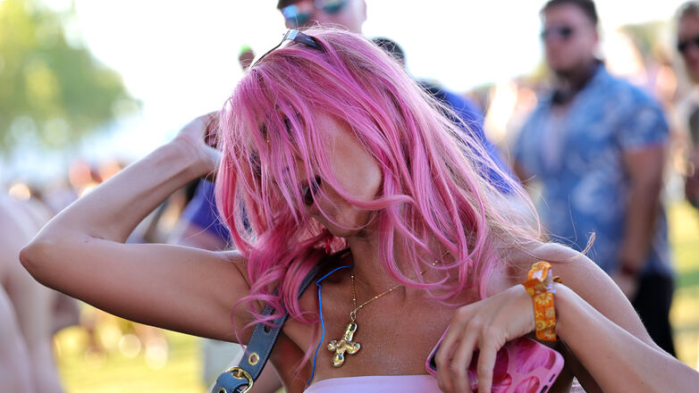 Deze modekleuren gaan we deze zomer overal terugzien