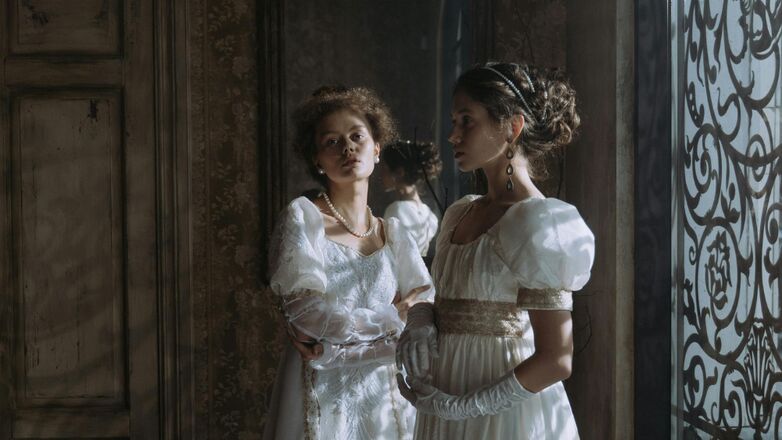 Waarom zijn we zo obsessed met regency-shows zoals Bridgerton? Van escapisme tot slow-burn romance: dit is waarom we geen genoeg krijgen.