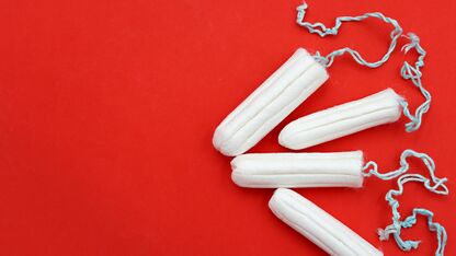 Vrouw laat tampon weken zitten: dit is het schokkende gevolg