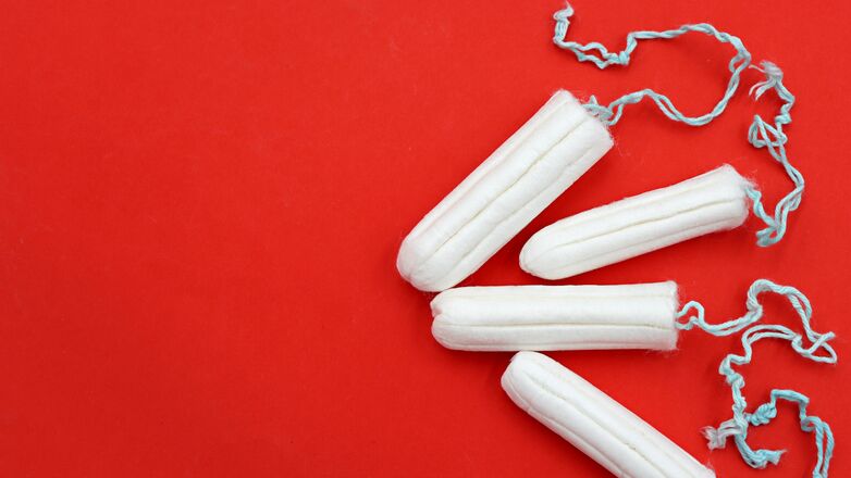 Vrouw laat tampon weken zitten: dit is het schokkende gevolg