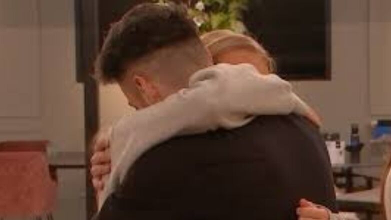 Akward! De Bondgenoten-Salar dropt bommetje bij Mercedes: “Hoe is het met je vader?”