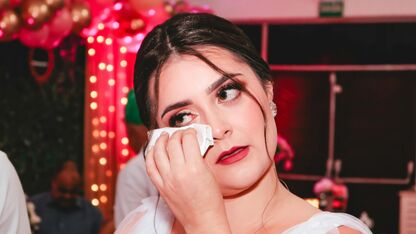 Doomed wedding? Net voor het ja-woord kwam de bruid onder het verf te zitten
