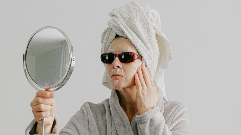 “Mensen denken dat ik 28 ben”: 83-jarige glam-ma als viral influencer