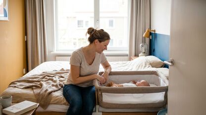 Deze aandachtspunten zijn belangrijk bij slapen naast je baby
