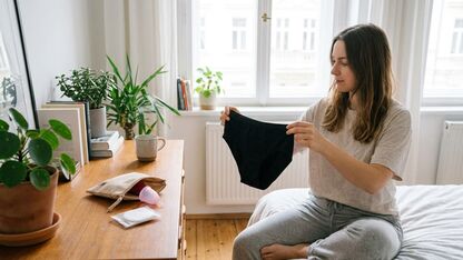 Het verschil tussen menstruatie ondergoed, maandverband en een cup