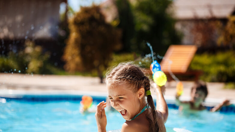Met deze watertafels en zwembadjes vermaken kinderen zich urenlang in de tuin