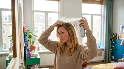 Wanneer gebruik je droogshampoo bij vet haar?