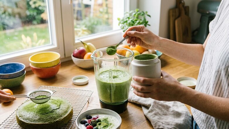 Matcha poeder gebruiken in smoothies, yoghurt en baksels