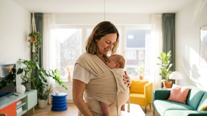 Vanaf wanneer kun je een baby in een draagzak dragen?