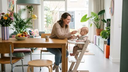 Zo maak je eten aan tafel makkelijker met een jonge baby