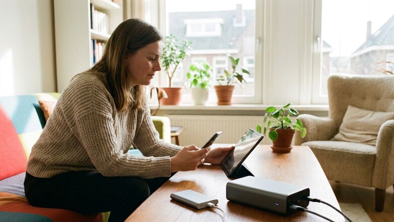 Het verschil tussen een compacte powerbank en een powerbank met snelladen