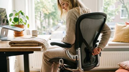 Hoe stel je een ergonomische bureaustoel goed af?