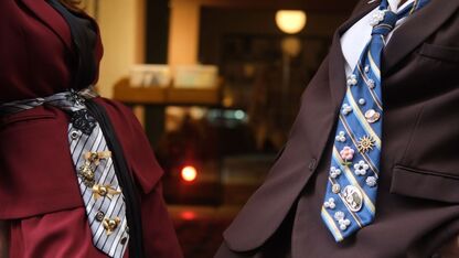 Statement broches maken een comeback