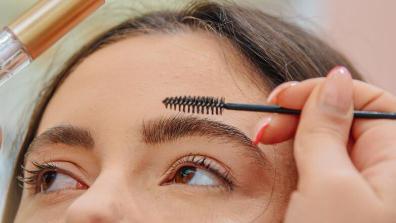 DIY brow lamination: Werken die goedkope thuiskits net zo goed als de salon?