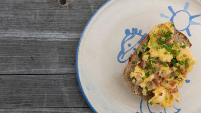 Ontbijt op bed voor je lover? Met deze truc worden je scrambled eggs altijd perfect
