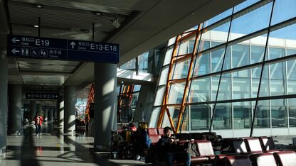 Nog even sporten voor je vlucht? Met deze airport workout begin je fit aan je vakantie