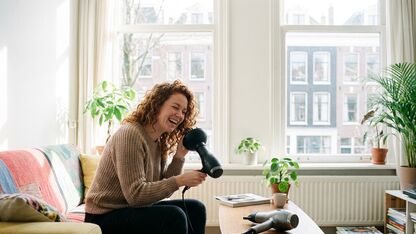 Het verschil tussen een gewone föhn en een föhn voor krullen