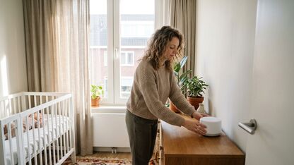 Zo gebruik je een white noise machine veilig tijdens slaapjes