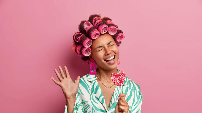 Geen hittetools meer gebruiken, maar wel prachtige krullen? Dit zijn de opties voor heatless curls