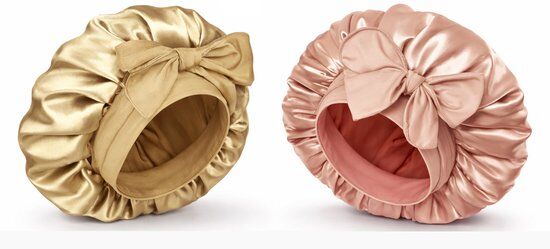 Gouden en roze satijnen slaapmutsen met strik.