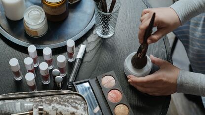 Tired girl make-up is dé beautytrend op TikTok