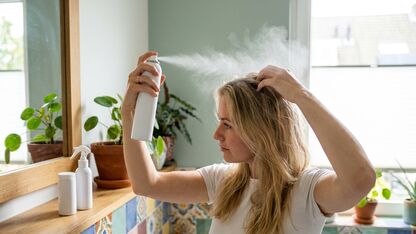 Het verschil tussen droogshampoo, volumepoeder en textuurspray