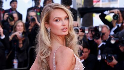 WOW! Dit is de échte reden waarom Romee Strijd niet meeloopt tijdens de Victoria's Secret Fashion Show